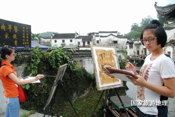　　9月13日，座落在婺源縣秋口鎮(zhèn)李坑村“小橋、流水、人家”創(chuàng)作寫生基地的李坑章文灑店農(nóng)家樂。