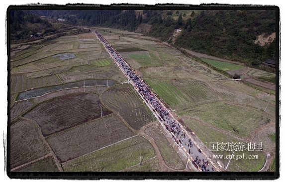 1700桌合攏宴，總長3.7公里，10380人同桌就餐，創(chuàng)歷史之最