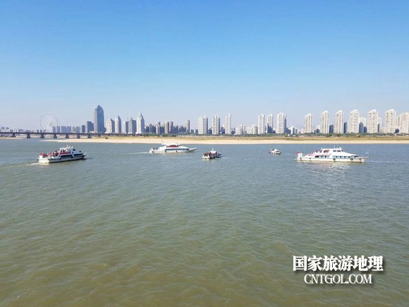 江西開展呵護(hù)一湖清水，嚴(yán)厲打擊非法采砂行動(dòng)（圖）