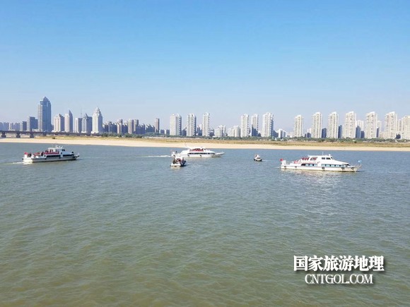 江西開展呵護(hù)一湖清水，嚴(yán)厲打擊非法采砂行動(dòng)（圖）